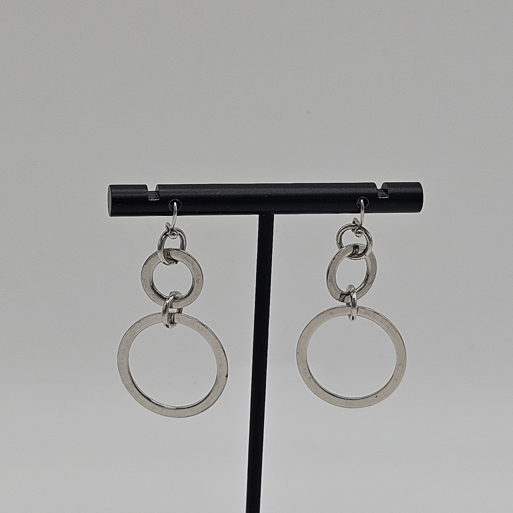 silver tone graduated dangle earrings